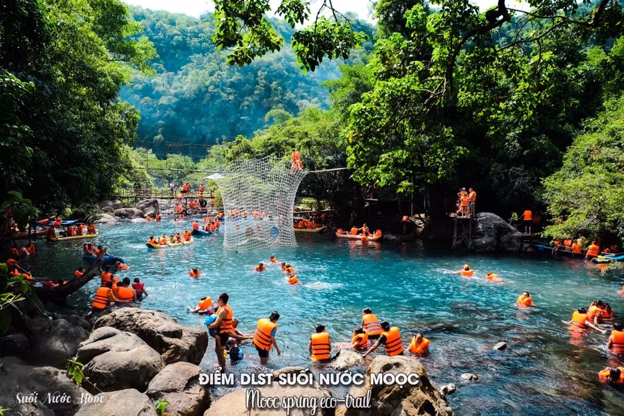 suoi-mooc-trung-tam-du-lich-phong-nha-ke-bang.jpg