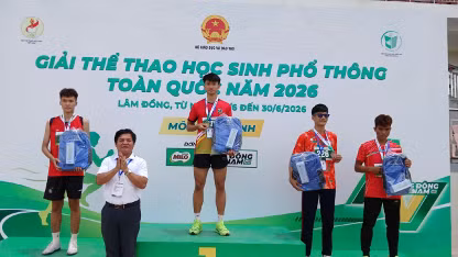 Nam học sinh Quảng Trị giành Huy chương Vàng nhảy cao.