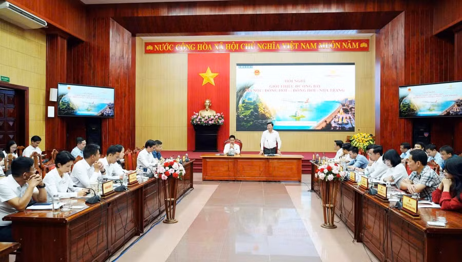Hội nghị giới thiệu 2 đường bay Đồng Hới - Hà Nội và Đồng Hới - Nha Trang, nhằm tăng kết nối du lịch.