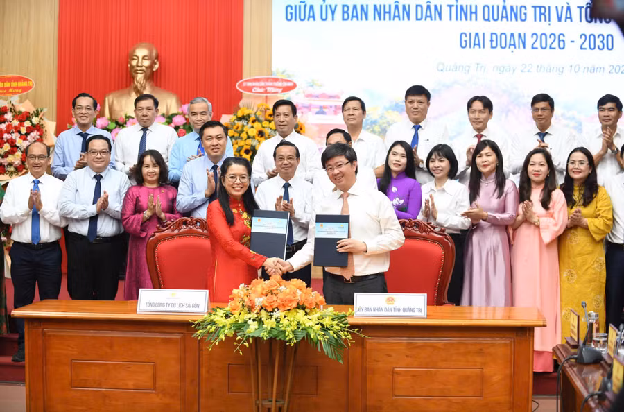 Lãnh đạo tỉnh Quảng Trị và đại diện Saigontourist Group ký kết Bản ghi nhớ hợp tác phát triển du lịch giai đoạn 2026-2030.