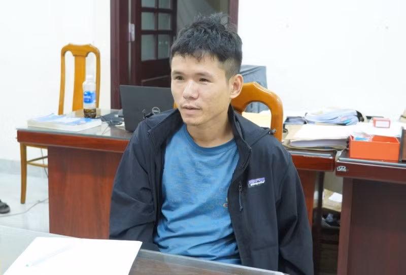 Nghi phạm sát hại chủ tiệm cầm đồ tại cơ quan điều tra.