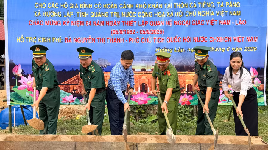 Khởi công xây nhà cho các hộ dân khó khăn.