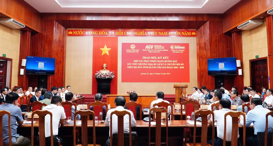 Quảng Trị hợp tác phát triển mạng đường bay, thúc đẩy du lịch và thương mại.