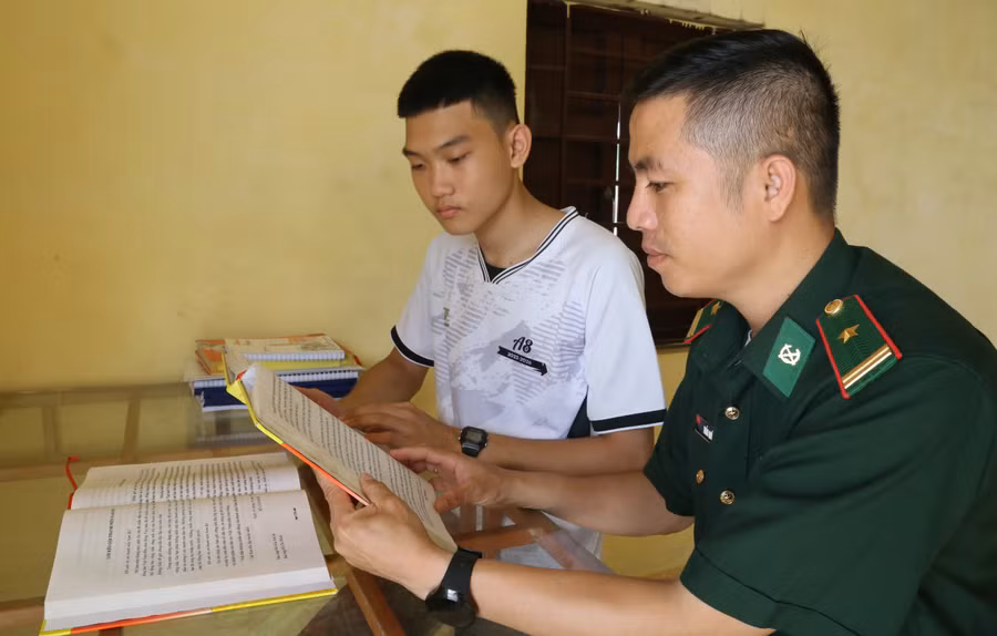 Hoàn luôn nhận được sự yêu thương, đồng hành của chiến sĩ Bộ đội Biên phòng.
