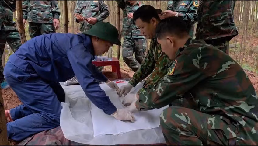 Các Đội tìm kiếm, quy tập hài cốt liệt sĩ phát hiện 8 hài cốt liệt sĩ. Ảnh: Hoàng Cuối