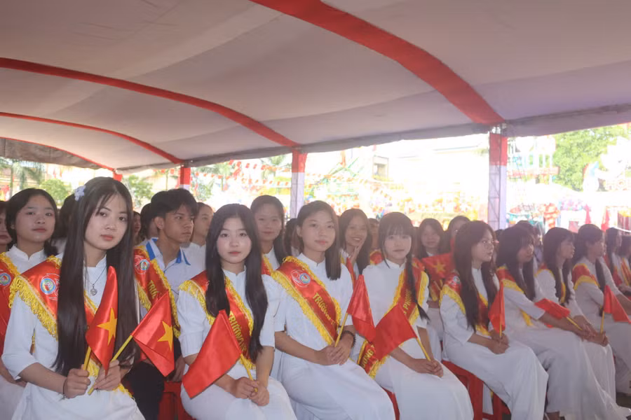 truong-le-hong-phong-3.jpg