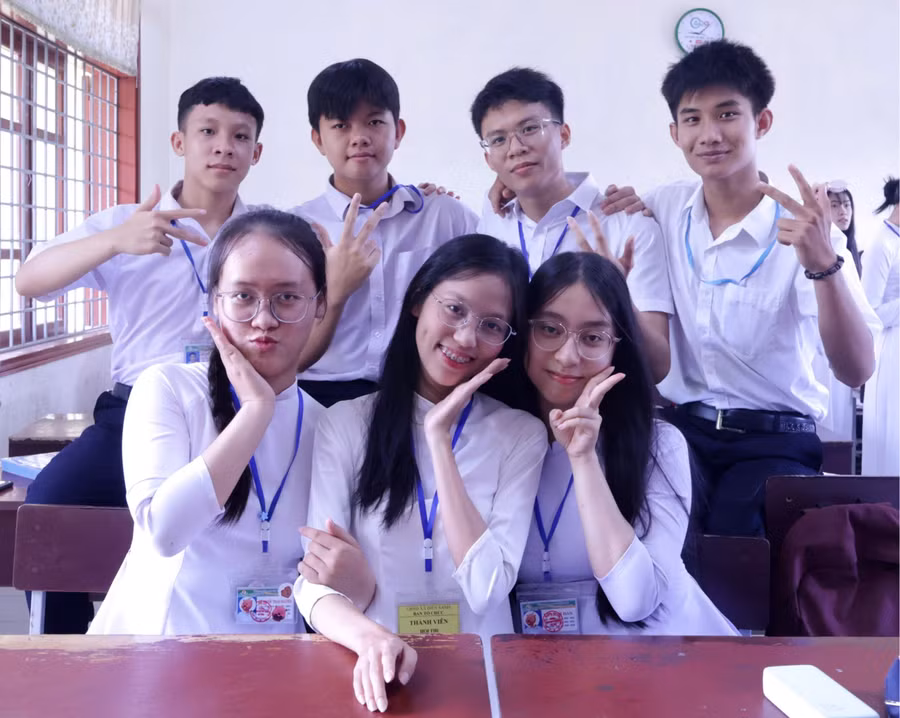 nhom-ban-12a1-8167.jpg