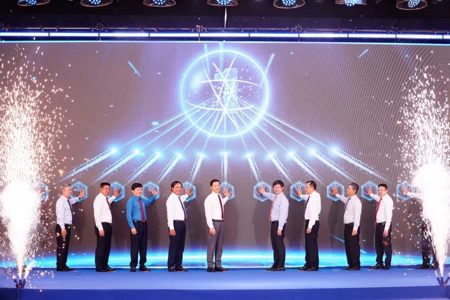 Lãnh đạo các Bộ, ngành và tỉnh Quảng Trị công bố phát điện Nhà máy Nhiệt điện Quảng Trạch I lên lưới điện quốc gia, khởi công Dự án Nhà máy Nhiệt điện LNG Quảng Trạch II.