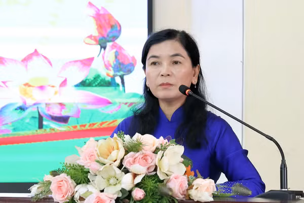 Bà Trần Thị Huyền, Giám đốc Sở GD&ĐT TP Cần Thơ, phát biểu khai mạc hội nghị.