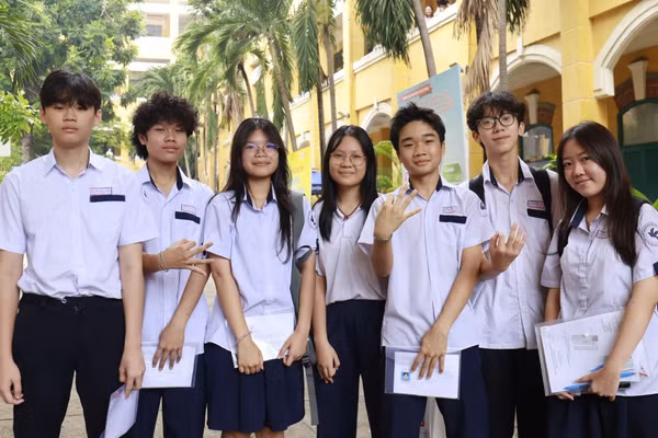 TPHCM rà soát nhập học, cân nhắc tuyển bổ sung lớp 10