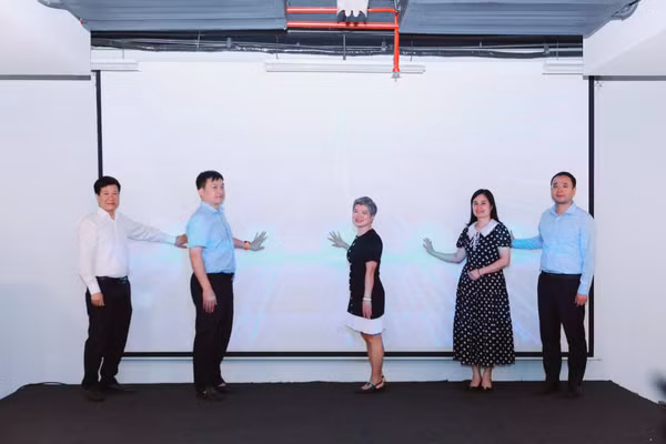 Các đại biểu thực hiện nghi thức phát động Cuộc thi.
