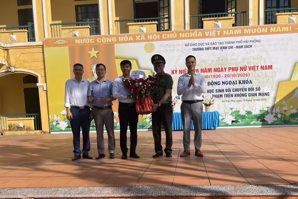 Giúp học sinh nhận diện cạm bẫy, tự bảo vệ trên không gian mạng