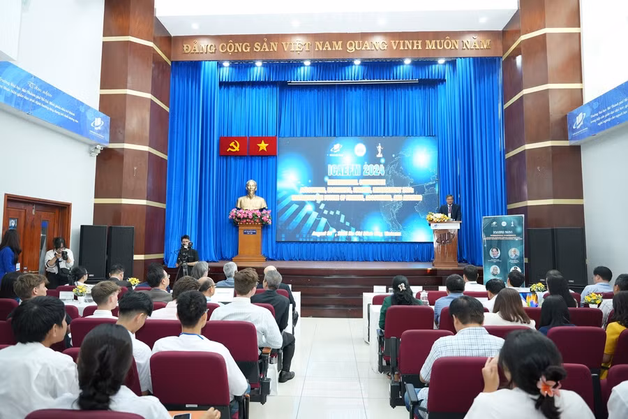 khai-mac-hoi-thao-quoc-te-ve-ke-toan-kinh-te-tai-chinh-va-quan-ly.3.JPG