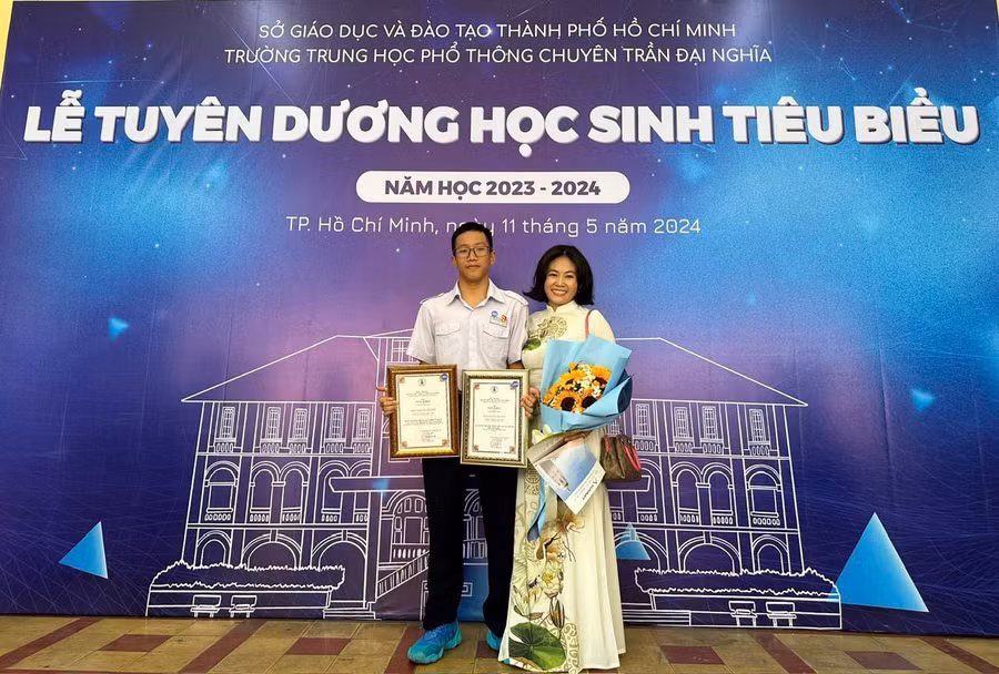 hoc-sinh-gioi-sinh-duoc-vinh-danh-o-gala-dau-an-the-thao-duoi-nuoc2.jpg