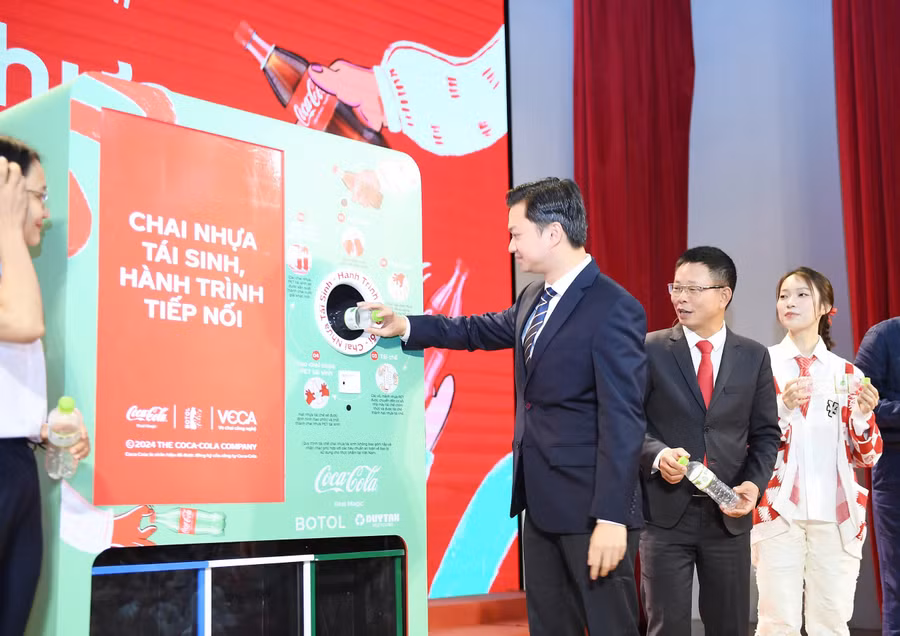 sinh-vien-5-truong-dai-hoc-tai-tphcm-noi-khong-voi-rac-thai-nhua.2.jpg