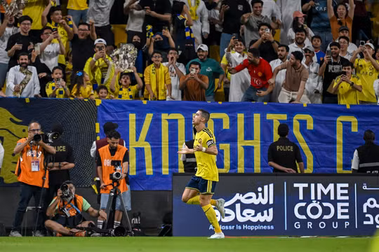Ronaldo ghi bàn sau sóng gió ở tuyển Bồ Đào Nha