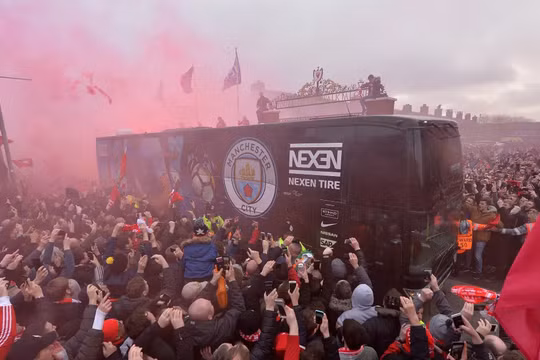 Cảnh sát triển khai lực lượng bảo vệ Man City trước đại chiến Liverpool