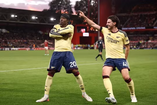 Arsenal thắng nhọc Nottingham Forest