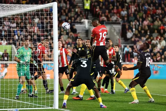 Chelsea trắng tay trước Brentford sau 88 năm