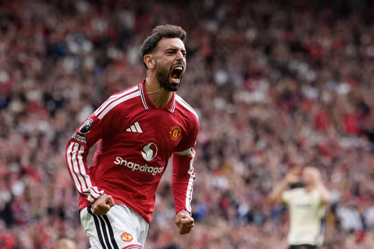 Bruno Fernandes tái hiện hat-trick sau 5 năm tại Ngoại hạng Anh