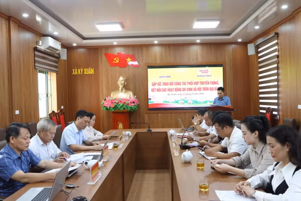 Toàn cảnh buổi làm việc.