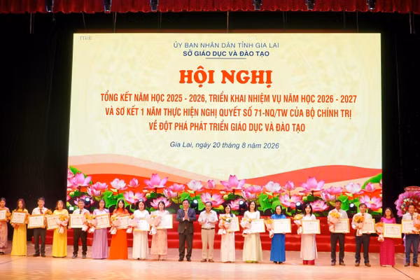 Cá nhân hoàn thành xuất sắc nhiệm vụ nhận Bằng khen của Chủ tịch UBND tỉnh Gia Lai.