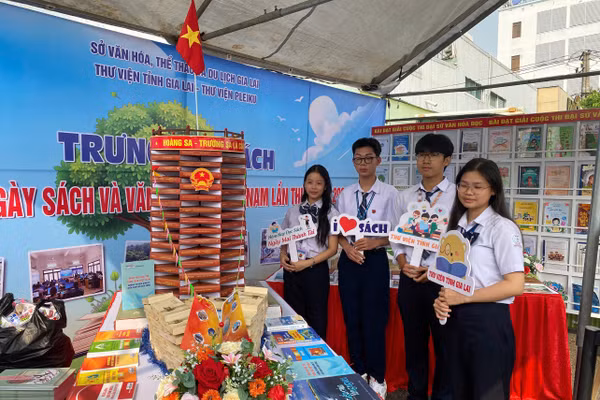 Học sinh tham gia Ngày Sách và Văn hóa đọc Việt Nam.