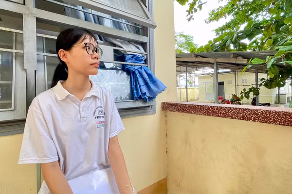 Cô nữ sinh mồ côi mong rằng có thể vững vàng trong cuộc sống để lo cho em gái.