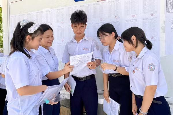 Thí sinh hoàn thành bài thi môn Ngữ văn trong Kỳ thi tuyển sinh vào lớp 10 tại Gia Lai.