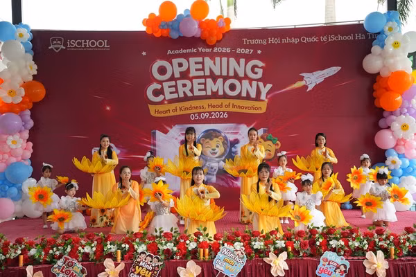 Không khí khai giảng tại Trường Hội nhập quốc tế iSchool Hà Tĩnh.