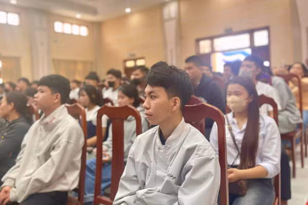 Thí sinh trúng tuyển Trường Cao đẳng Kỹ thuật Công nghệ Quy Nhơn trong buổi nhập học.