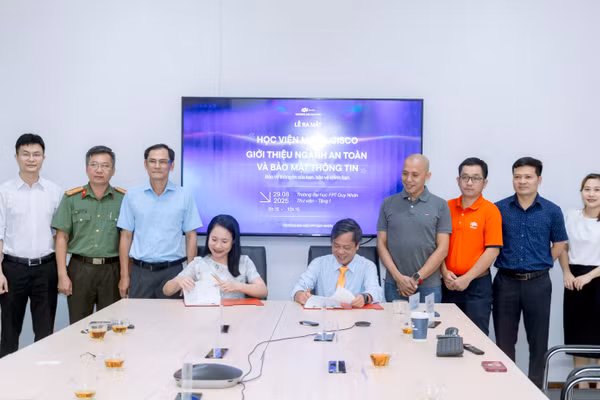 Trường Đại học FPT Quy Nhơn (Gia Lai) hợp tác cùng Cisco Việt Nam tổ chức lễ ra mắt Học viện mạng Cisco.