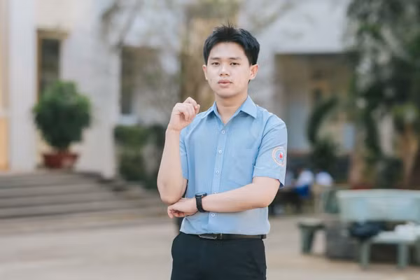 Hai nam sinh Gia Lai bật mí bí quyết giành cú đúp điểm 10