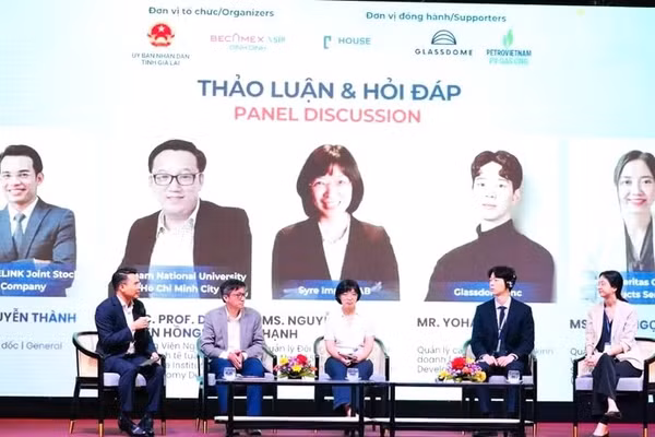 Các đại biểu thảo luận và hỏi đáp tại hội thảo.
