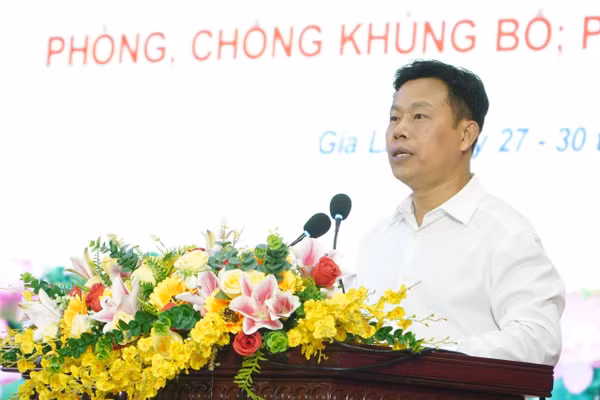 Thứ trưởng Lê Quân phát biểu tại buổi Khai mạc tập huấn công tác quốc phòng, quân sự; phòng, chống khủng bố và phòng thủ dân sự năm 2026.
