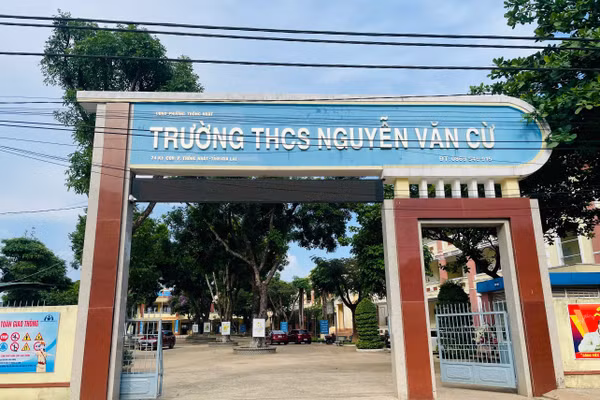 Ngôi trường xảy ra vụ việc học sinh lớp 8 dùng rìu đánh vào đầu bạn ngay trong lớp học.