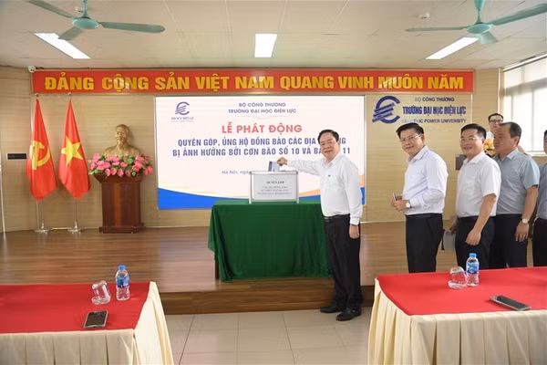 Quyên góp, ủng hộ đồng bào bị ảnh hưởng bởi bão số 10 và số 11. 