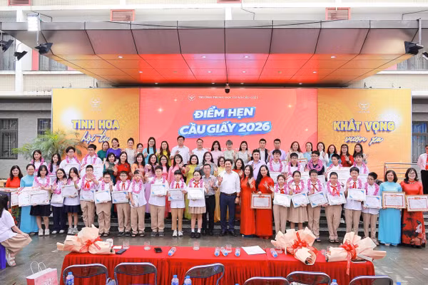 ‘Điểm hẹn Cầu Giấy 2026’ gieo khát vọng, tiếp lửa hành trình mới cho học sinh