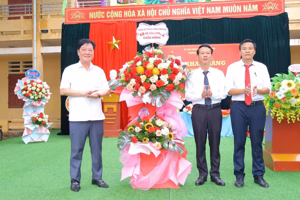 Hân hoan tiếng trống khai giảng ở những ngôi trường vùng đặc biệt khó khăn