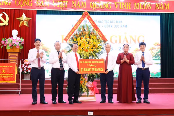 Lãnh đạo tỉnh Bắc Ninh dự Lễ khai giảng năm học mới