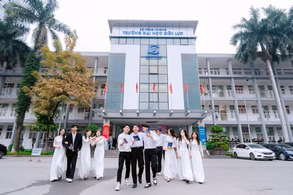 Sinh viên Trường Đại học Điện lực.