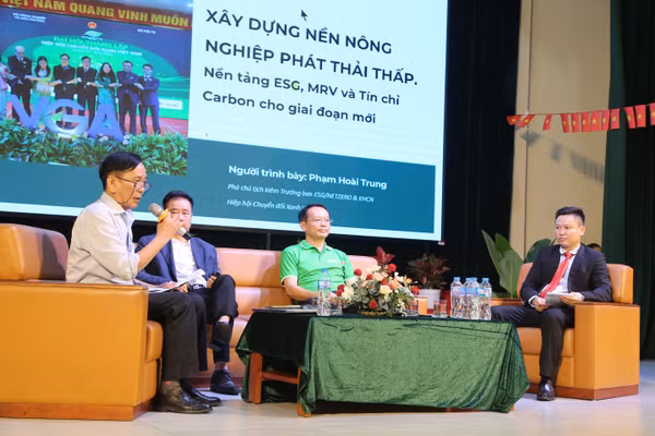 Các chuyên gia tham luận tại hội thảo.