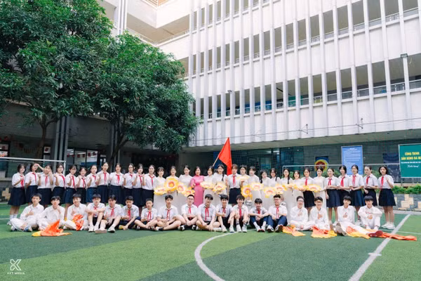Tập thể lớp 9A10 Trường THCS Mai Dịch.