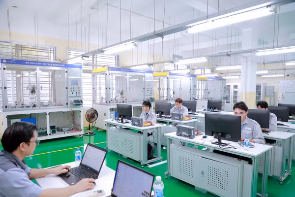 Thí sinh tham dự thi kỹ năng nghề cấp trường năm 2026.