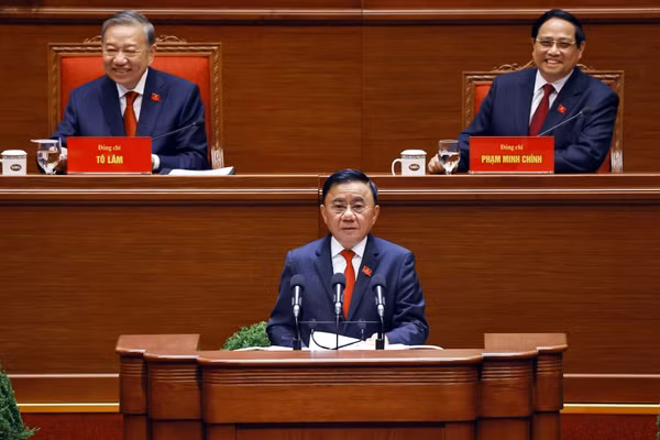 Đồng chí Trần Cẩm Tú, Ủy viên Bộ Chính trị, Thường trực Ban Bí thư trình bày báo cáo, tiếp thu tại phiên bế mạc. Ảnh: TTXVN