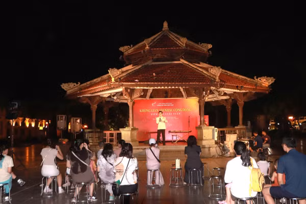 'Điểm hẹn cuối tuần' lan tỏa âm nhạc truyền thống giữa lòng Thủ đô