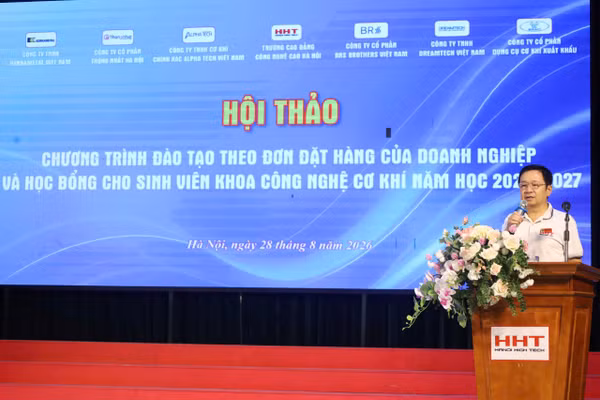 Đại diện Trường Cao đẳng Công nghệ cao Hà Nội phát biểu tại Hội thảo.