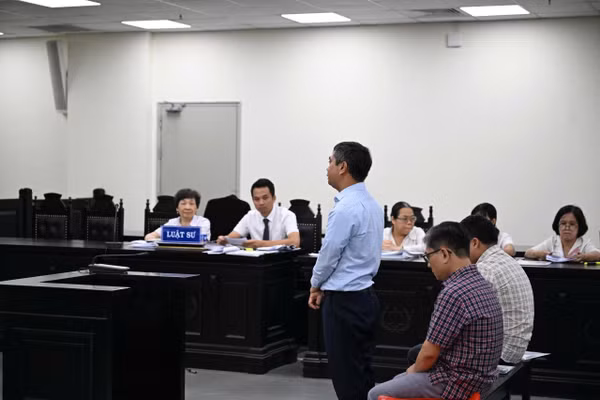 Bị cáo Phạm Văn Long, cựu Hiệu trưởng Trường Cao đẳng Du lịch Hà Nội tại phiên tòa.