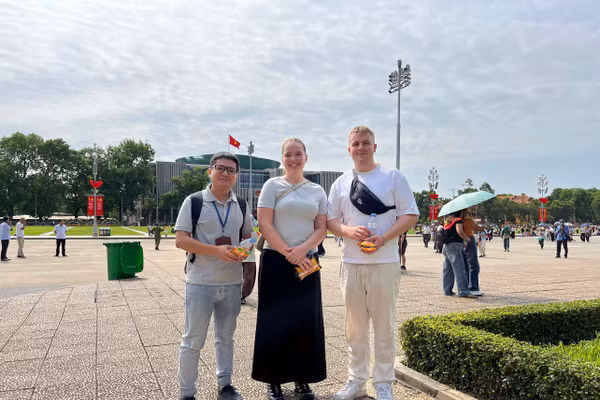 Khách du quốc tế đến Thủ đô Hà Nội.
