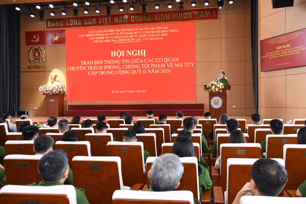 Các lực lượng trao đổi thông tin liên quan đến tội phạm về ma túy.
